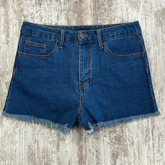 Fashion Nova NWT Simply Me Dark Denim High Rise Raw Hem Jean Shorts Size 27 - Picture 1 of 8